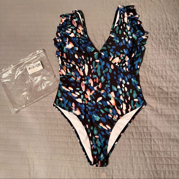 NWT DEEP V OPEN BACK PRINTED RUFFLE ONE-PIECE SWIMSUIT - Picture 5 of 6